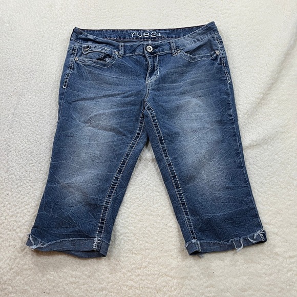 Rue21 Denim - rue21 Crops Women 11/12 Blue Denim Capri Jeans Raw Hem Distressed Stretch Y2K